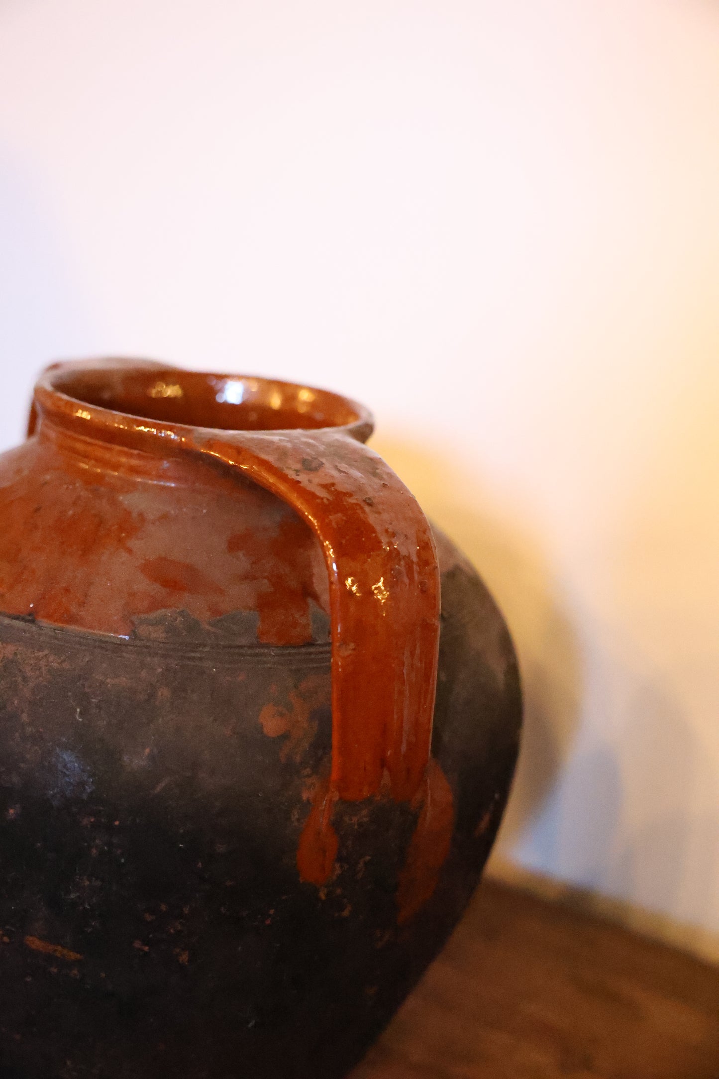 One Of A Kind Barro Preto Pottery 01