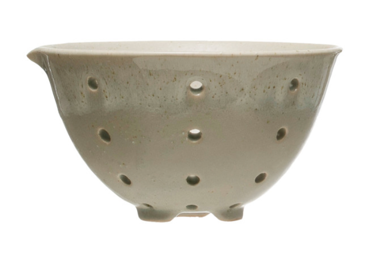 Cream Reactive Glaze Stoneware Berry Bowl measuring 6 inches in diameter.
