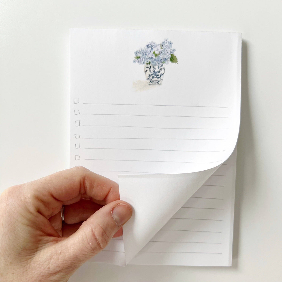 Close-up of the hydrangea watercolor illustration and lined pages with checkboxes for organizing daily tasks.