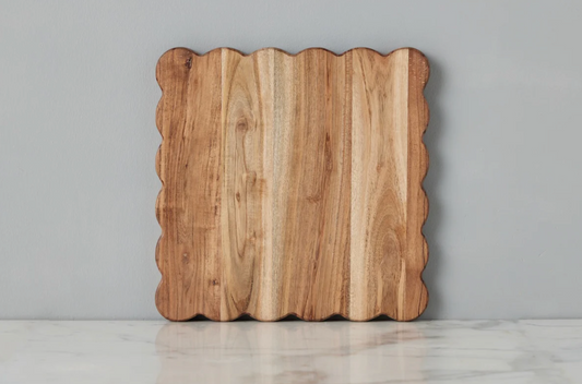 Scalloped Acacia Cutting Board – Medium Square